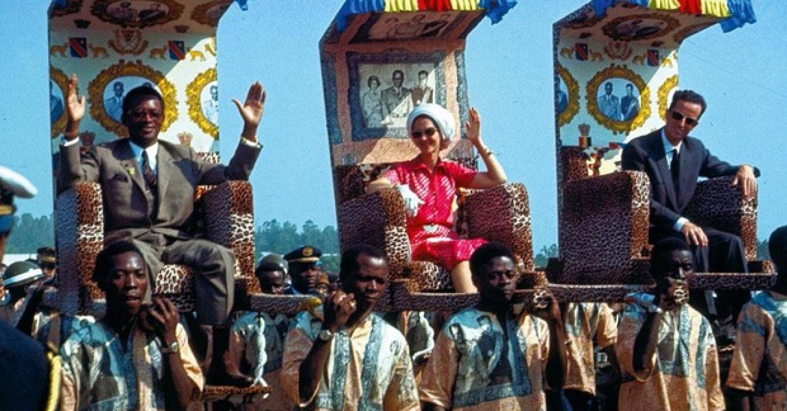 Mobutu et le roi Baudouin Ier avec la reine Fabiola lors d'une rencontre officielle