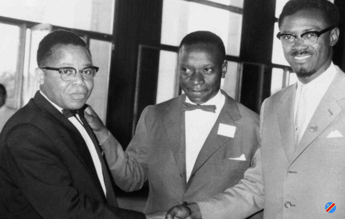 Joseph Kasa-Vubu et Patrice Lumumba en 1960, sur fond de foule à Léopoldville, symbole de la crise politique congolaise