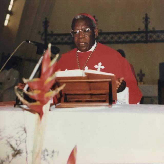 Christophe Munzihirwa célébrant un service religieux à la cathédrale de Bukavu